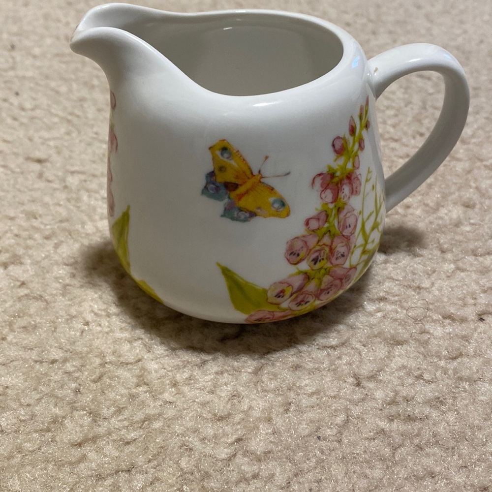 Grace fine porcelain creamer